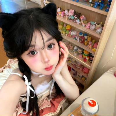 圣洁的艾曼妞